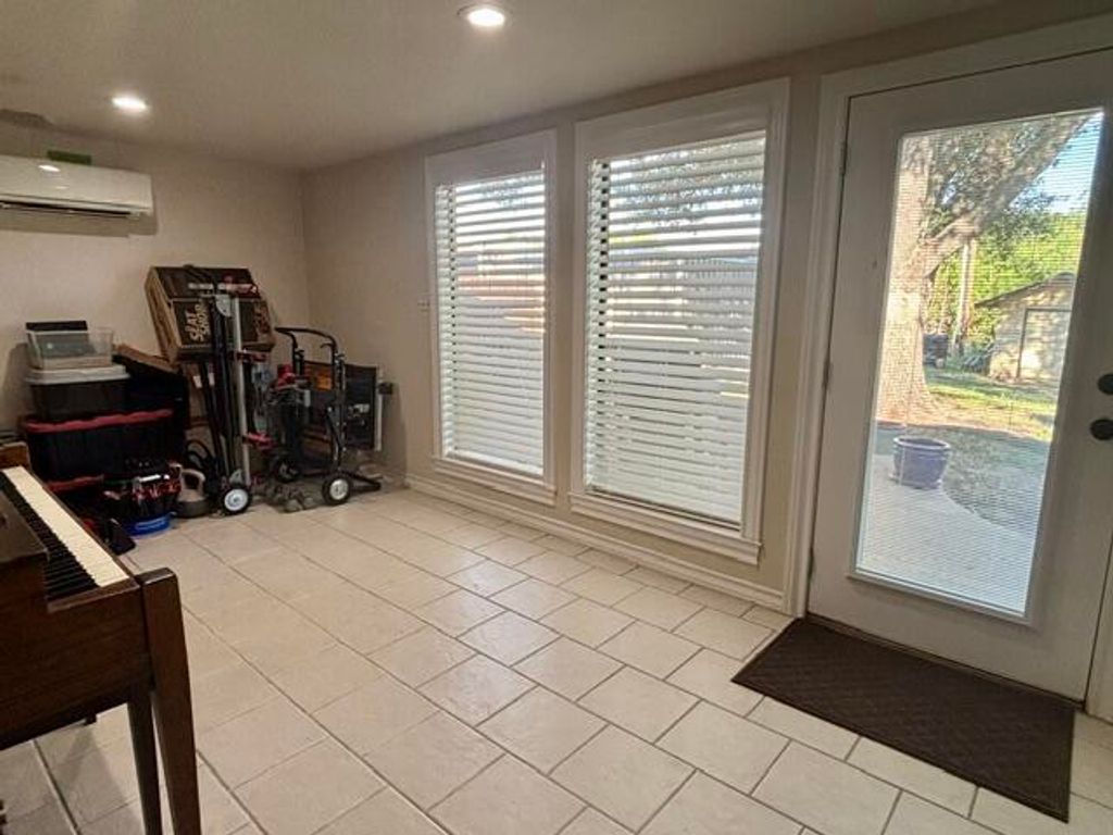 Image 16 of property listing at 103 Sargent Avenue, Ballinger, TX 76821