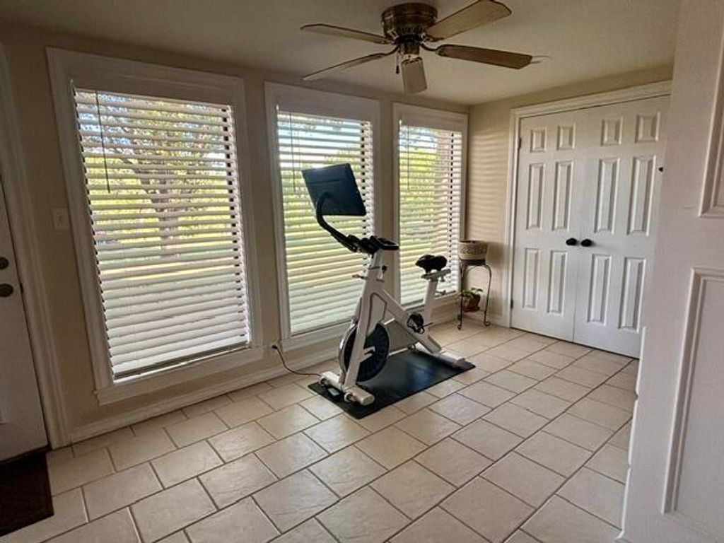 Image 19 of property listing at 103 Sargent Avenue, Ballinger, TX 76821