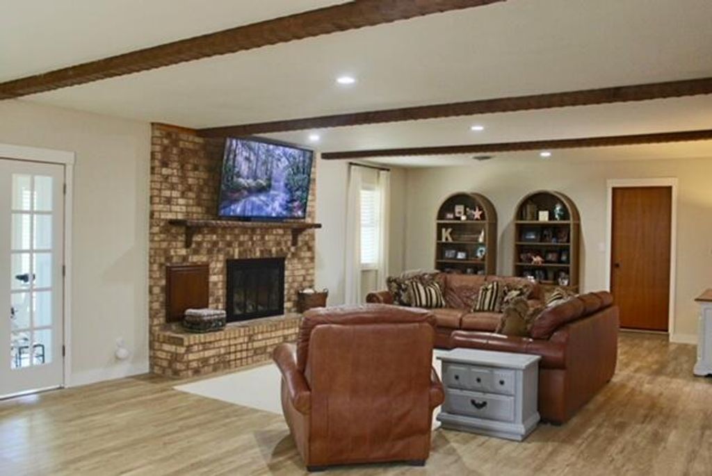 Image 33 of property listing at 103 Sargent Avenue, Ballinger, TX 76821