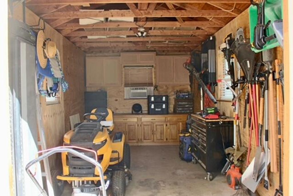 Image 6 of property listing at 103 Sargent Avenue, Ballinger, TX 76821
