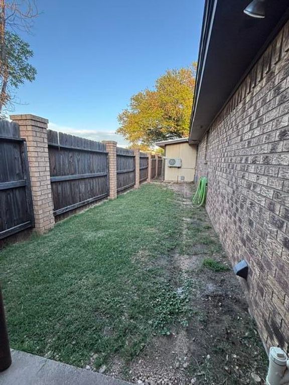 Image 8 of property listing at 103 Sargent Avenue, Ballinger, TX 76821