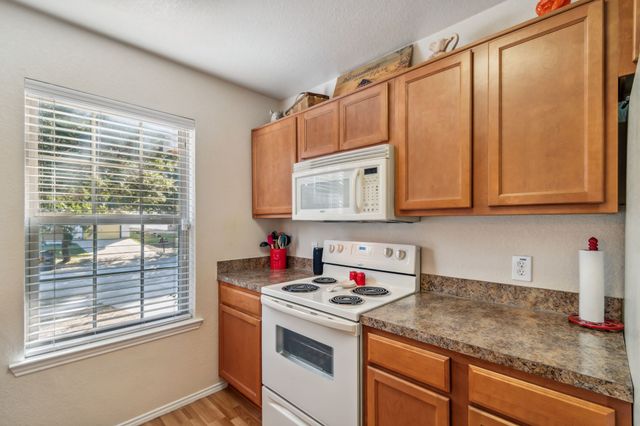 836 Village Point Lane, Fort Worth, TX 76108