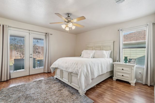 836 Village Point Lane, Fort Worth, TX 76108