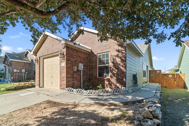 836 Village Point Lane, Fort Worth, TX 76108