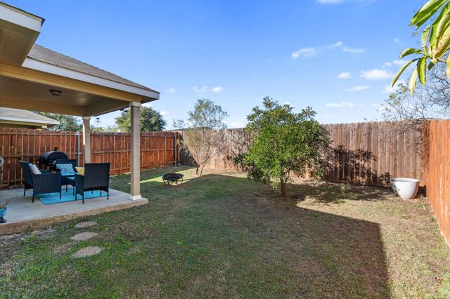 836 Village Point Lane, Fort Worth, TX 76108