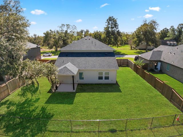 2319 Ridgewood Drive, West Columbia, TX 77486