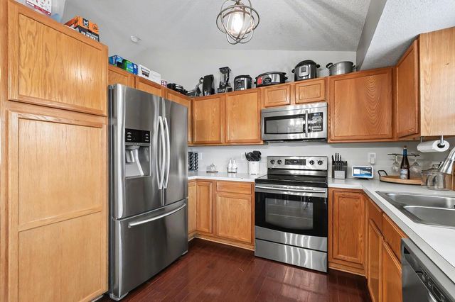 2325 S Leecrest St, Wichita, KS 67209