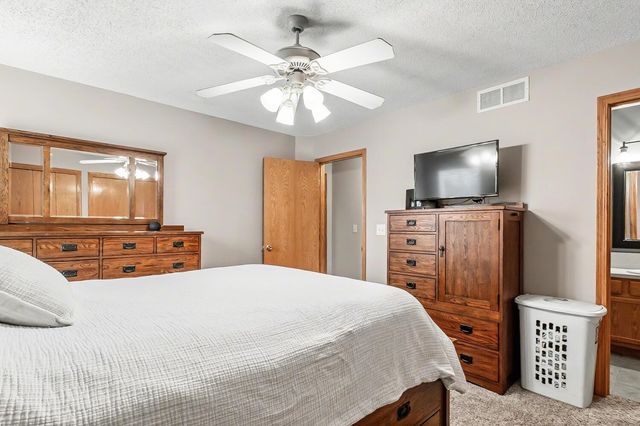 2325 S Leecrest St, Wichita, KS 67209