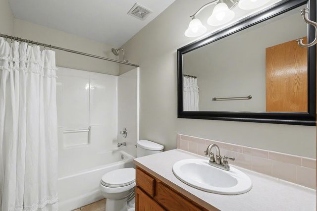 2325 S Leecrest St, Wichita, KS 67209