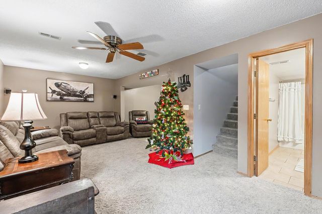 2325 S Leecrest St, Wichita, KS 67209