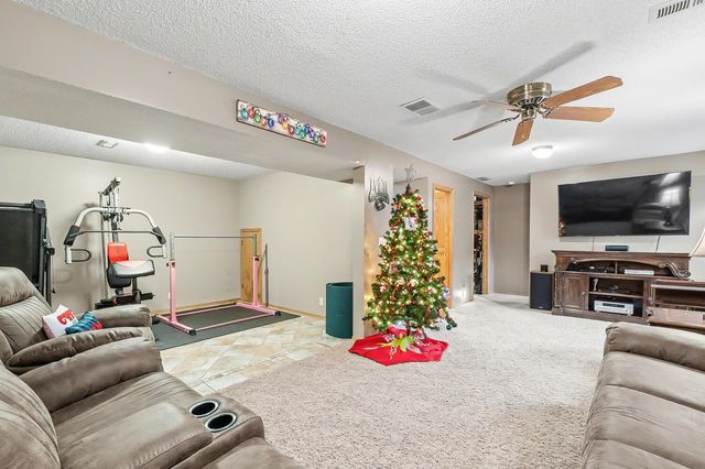 2325 S Leecrest St, Wichita, KS 67209