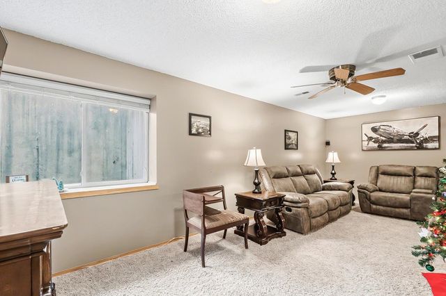 2325 S Leecrest St, Wichita, KS 67209