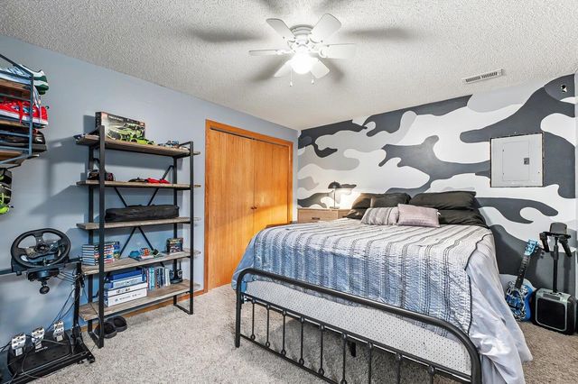 2325 S Leecrest St, Wichita, KS 67209