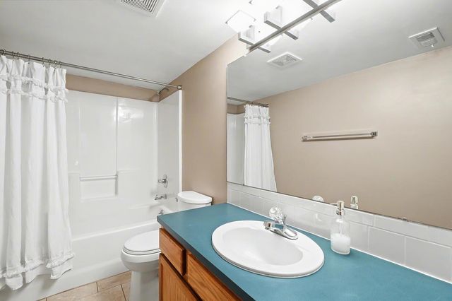 2325 S Leecrest St, Wichita, KS 67209