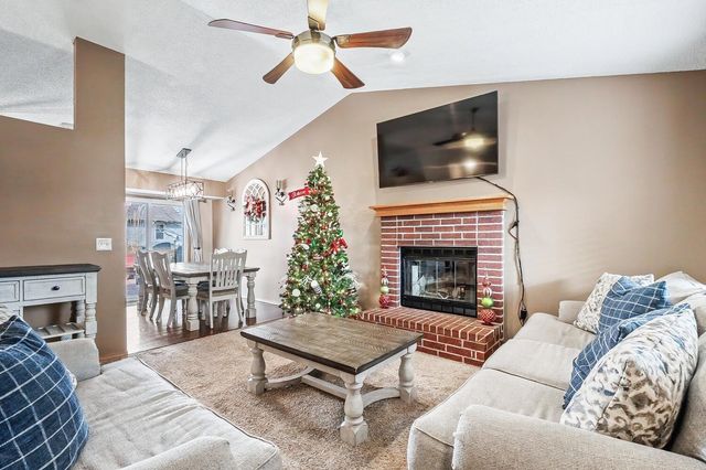 2325 S Leecrest St, Wichita, KS 67209