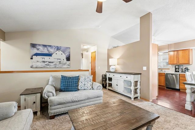 2325 S Leecrest St, Wichita, KS 67209