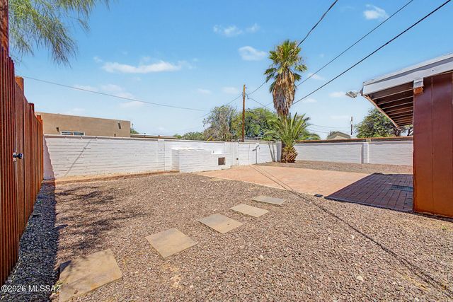 5601 E 13th Street, Tucson, AZ 85711