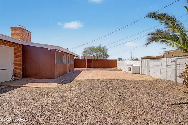 5601 E 13th Street, Tucson, AZ 85711