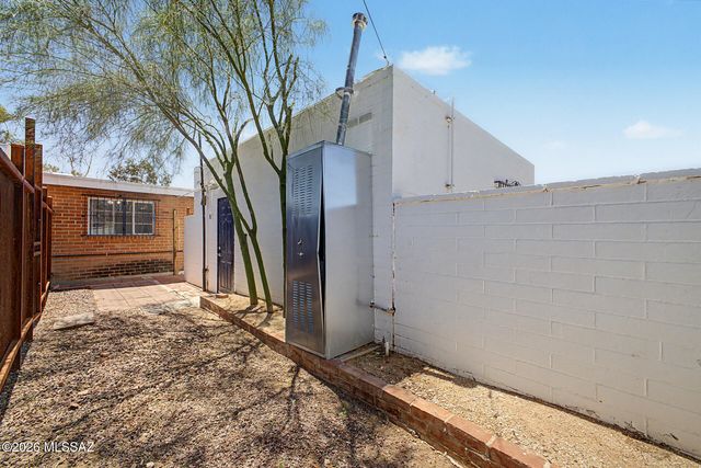 5601 E 13th Street, Tucson, AZ 85711