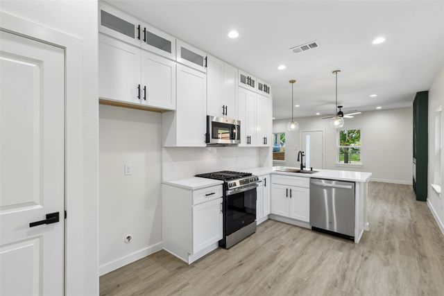 3324 Navaro Street, Dallas, TX 75212