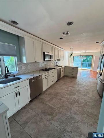 768 Dearborn Street, Teaneck, NJ 07666