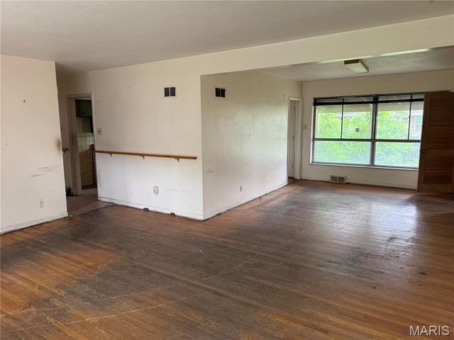 1003 Chartres Avenue, University City, MO 63132
