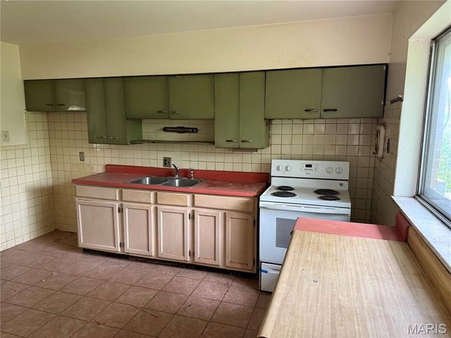 1003 Chartres Avenue, University City, MO 63132