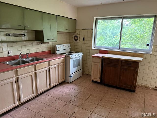 1003 Chartres Avenue, University City, MO 63132