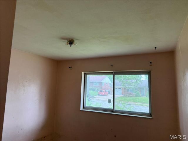 1003 Chartres Avenue, University City, MO 63132