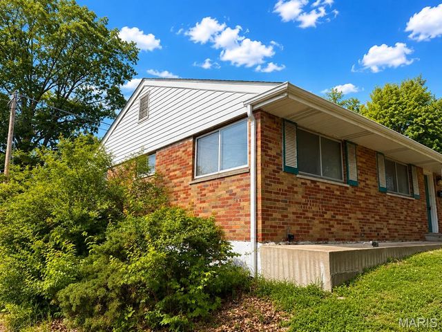 1003 Chartres Avenue, University City, MO 63132