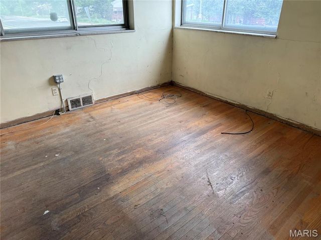 1003 Chartres Avenue, University City, MO 63132