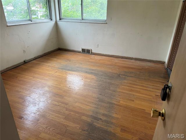 1003 Chartres Avenue, University City, MO 63132