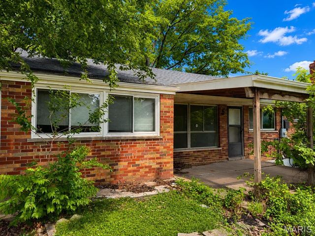 1003 Chartres Avenue, University City, MO 63132
