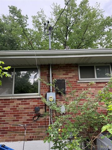 1003 Chartres Avenue, University City, MO 63132