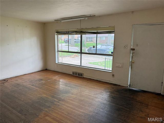 1003 Chartres Avenue, University City, MO 63132