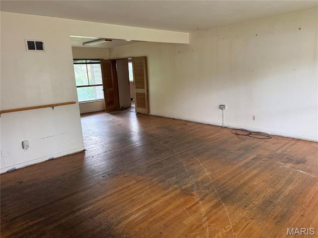 1003 Chartres Avenue, University City, MO 63132