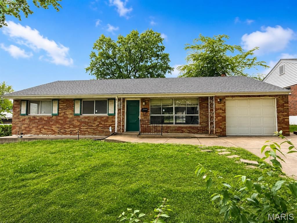 1003 Chartres Avenue, University City, MO 63132