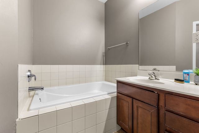 302 Cress Creek Trail, Poplar Grove, IL 61065