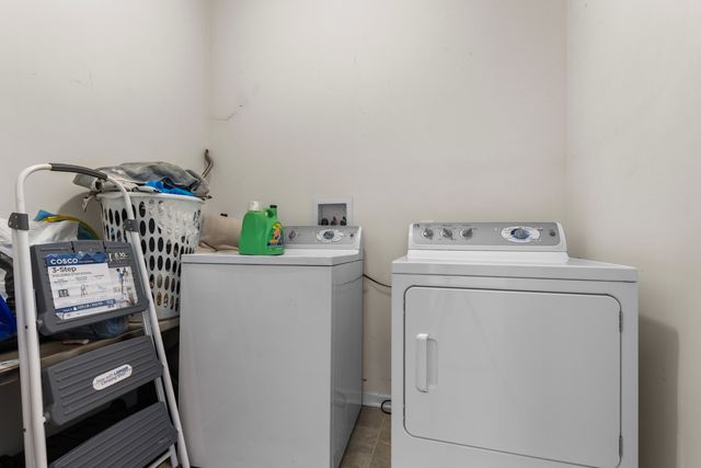 302 Cress Creek Trail, Poplar Grove, IL 61065