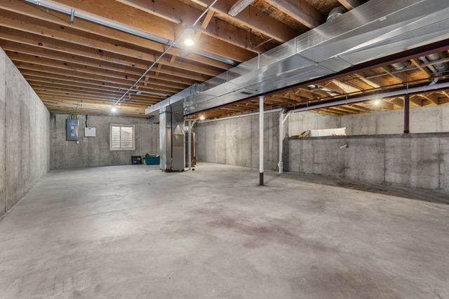 302 Cress Creek Trail, Poplar Grove, IL 61065