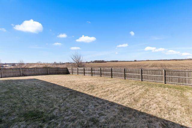 302 Cress Creek Trail, Poplar Grove, IL 61065