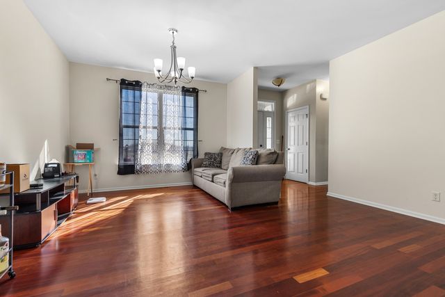 302 Cress Creek Trail, Poplar Grove, IL 61065