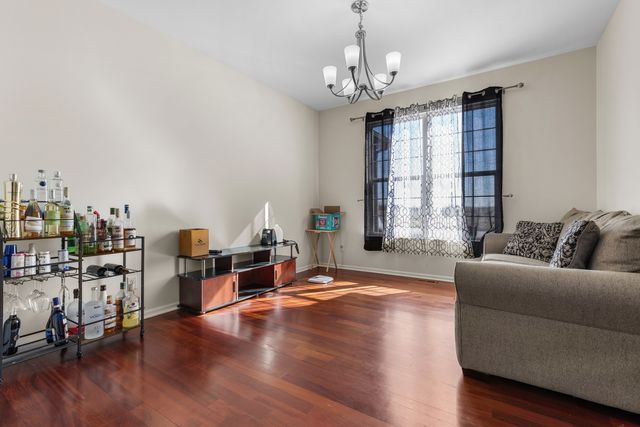 302 Cress Creek Trail, Poplar Grove, IL 61065