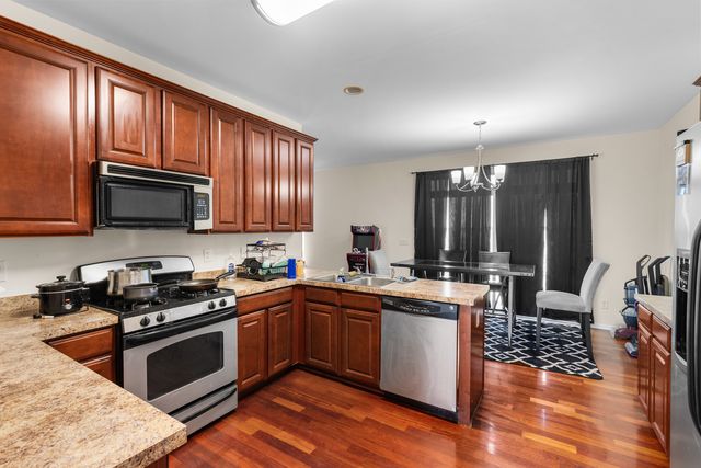 302 Cress Creek Trail, Poplar Grove, IL 61065