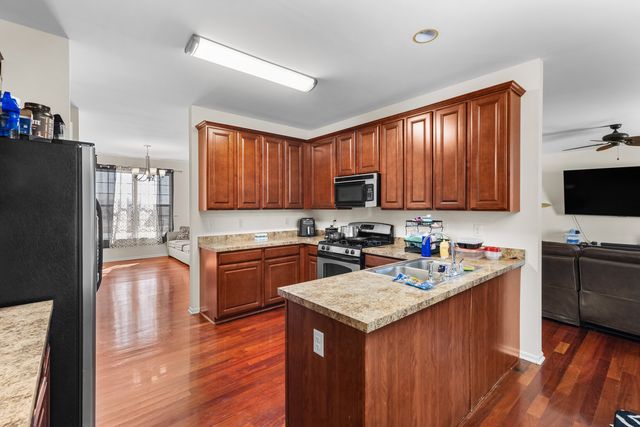 302 Cress Creek Trail, Poplar Grove, IL 61065