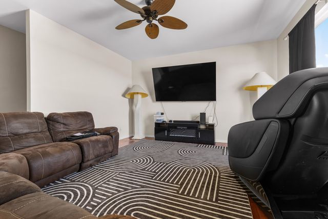 302 Cress Creek Trail, Poplar Grove, IL 61065