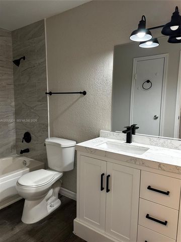 833 Riverside Dr 831, Coral Springs, FL 33071