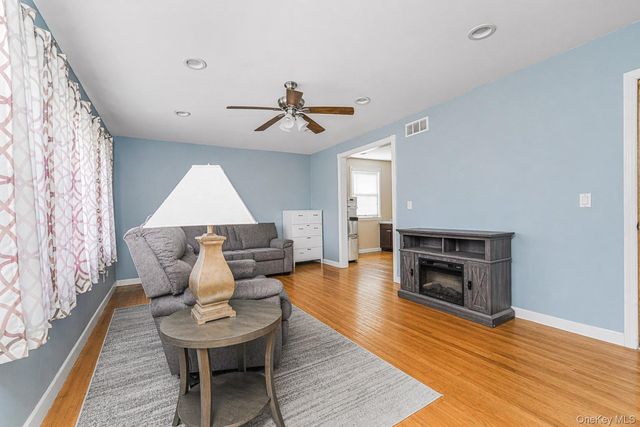 85 Cameron Avenue, Staten Island, NY 10305