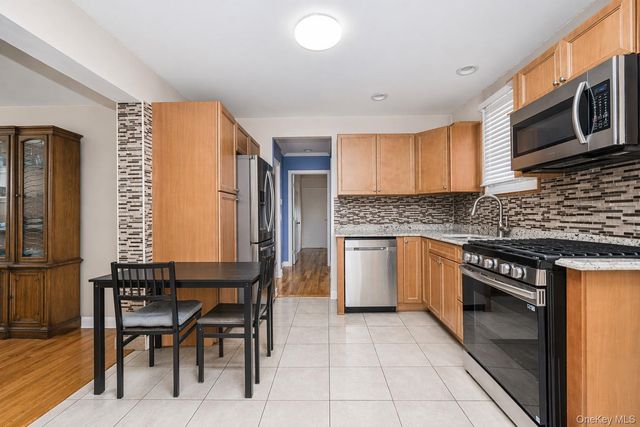 85 Cameron Avenue, Staten Island, NY 10305