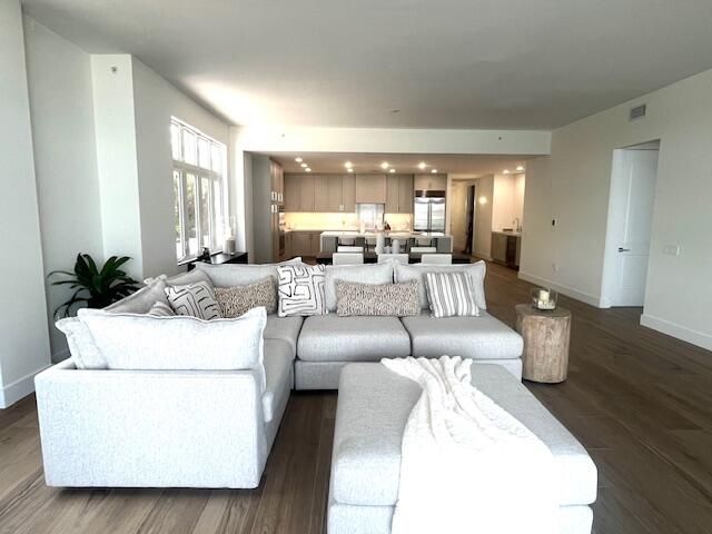 184 Lake Drive 3102, Palm Beach Shores, FL 33404
